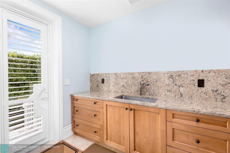  Single Family Homes Photo 28: 1739 SE 11th St  Fort Lauderdale,  FL 33316
