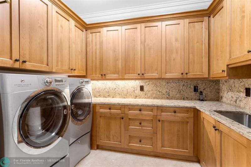  Single Family Homes Photo 37: 1739 SE 11th St  Fort Lauderdale,  FL 33316