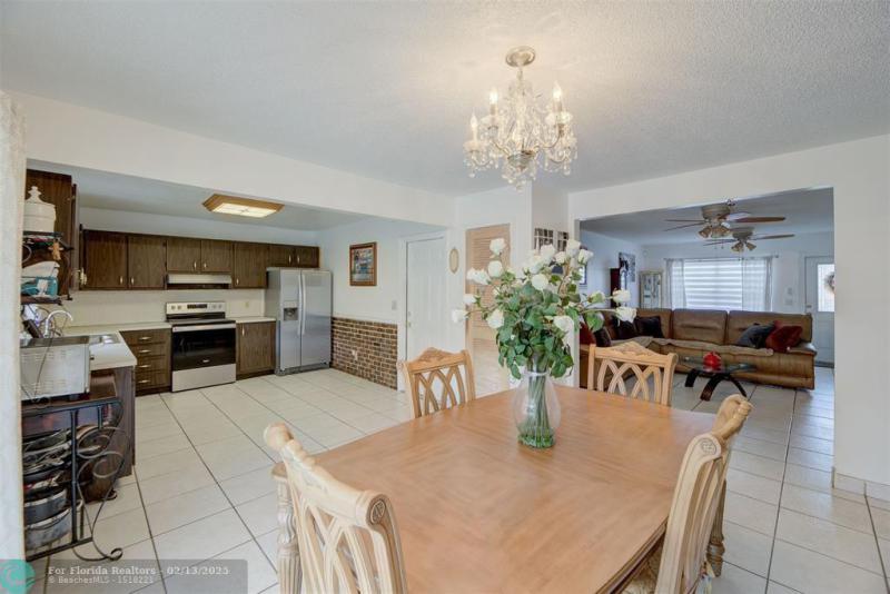  Single Family Homes Photo 10: 3330 NW 65th St  Fort Lauderdale,  FL 33309