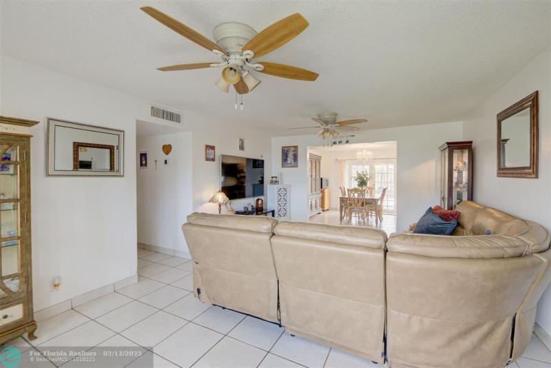  Single Family Homes Photo 11: 3330 NW 65th St  Fort Lauderdale,  FL 33309