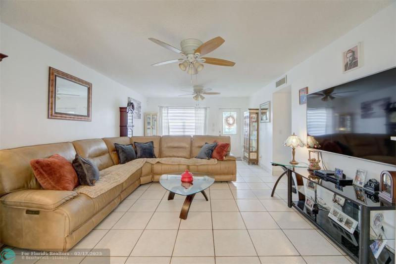  Single Family Homes Photo 12: 3330 NW 65th St  Fort Lauderdale,  FL 33309