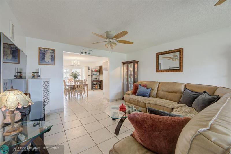  Single Family Homes Photo 14: 3330 NW 65th St  Fort Lauderdale,  FL 33309
