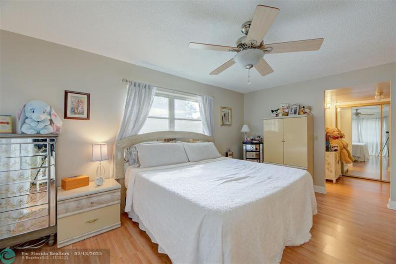  Single Family Homes Photo 15: 3330 NW 65th St  Fort Lauderdale,  FL 33309