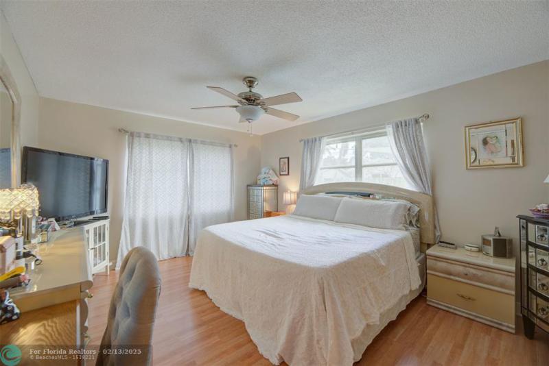  Single Family Homes Photo 16: 3330 NW 65th St  Fort Lauderdale,  FL 33309