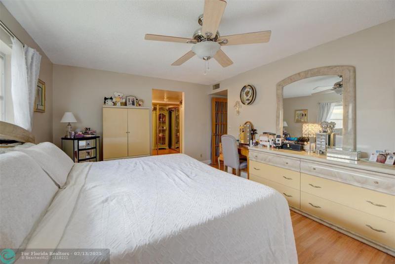 Single Family Homes Photo 17: 3330 NW 65th St  Fort Lauderdale,  FL 33309