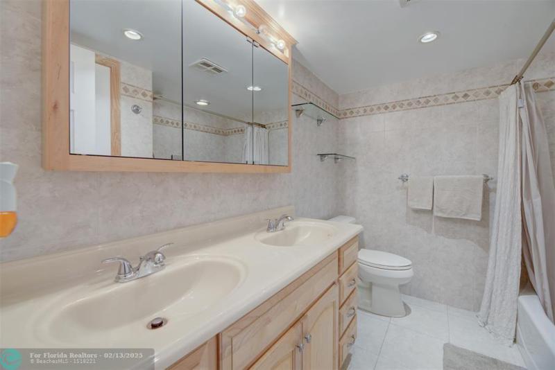  Single Family Homes Photo 18: 3330 NW 65th St  Fort Lauderdale,  FL 33309