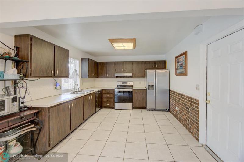  Single Family Homes Photo 6: 3330 NW 65th St  Fort Lauderdale,  FL 33309