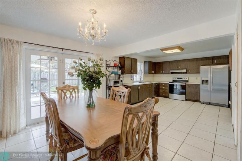  Single Family Homes Photo 9: 3330 NW 65th St  Fort Lauderdale,  FL 33309