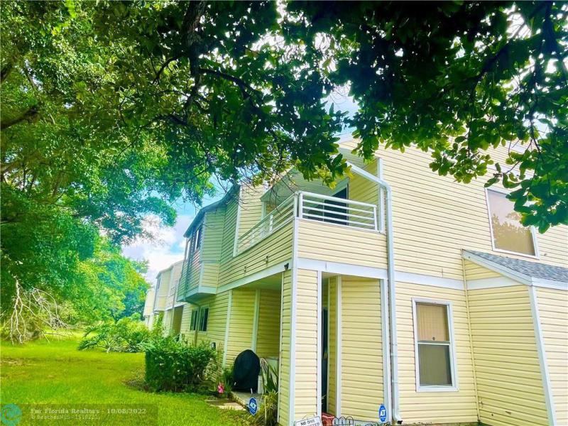  Condo & Townhome Photos