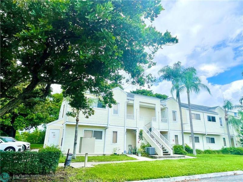  Condo & Townhome Photos