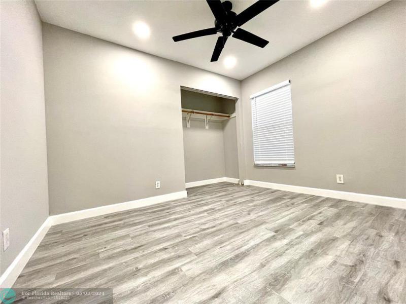  Single Family Homes Photo 11: 1582 NW 7th Ln  Pompano Beach,  FL 33060