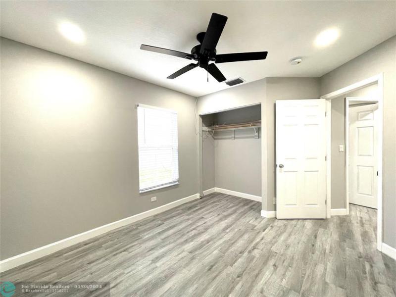  Single Family Homes Photo 12: 1582 NW 7th Ln  Pompano Beach,  FL 33060