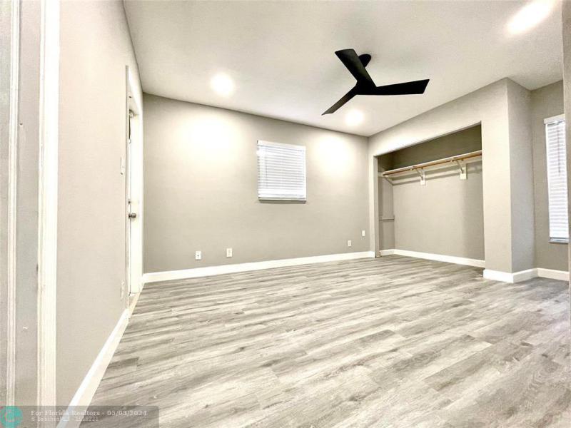  Single Family Homes Photo 14: 1582 NW 7th Ln  Pompano Beach,  FL 33060