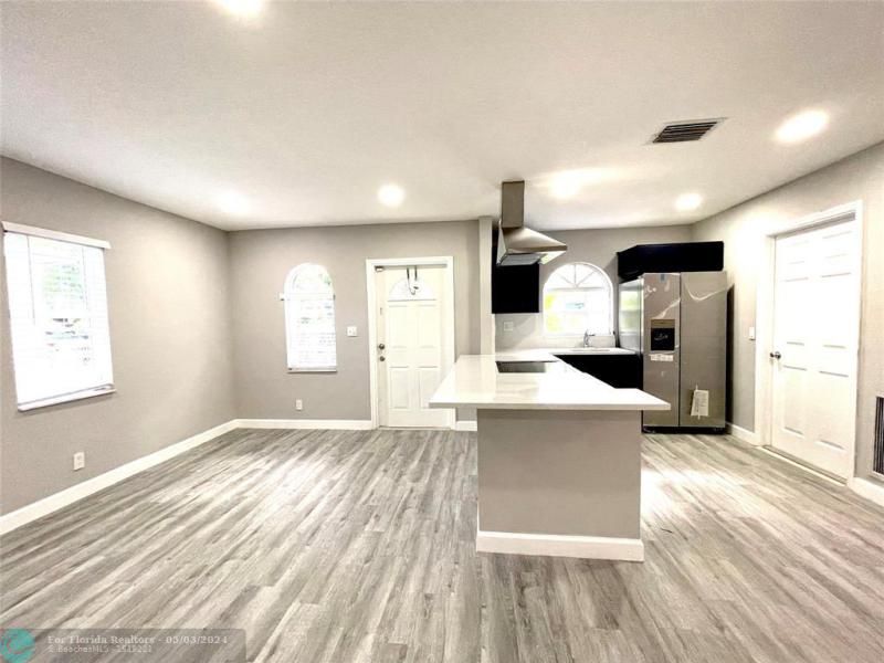  Single Family Homes Photo 4: 1582 NW 7th Ln  Pompano Beach,  FL 33060