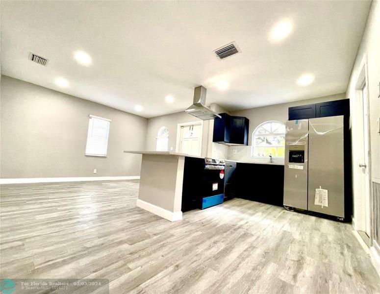  Single Family Homes Photo 5: 1582 NW 7th Ln  Pompano Beach,  FL 33060