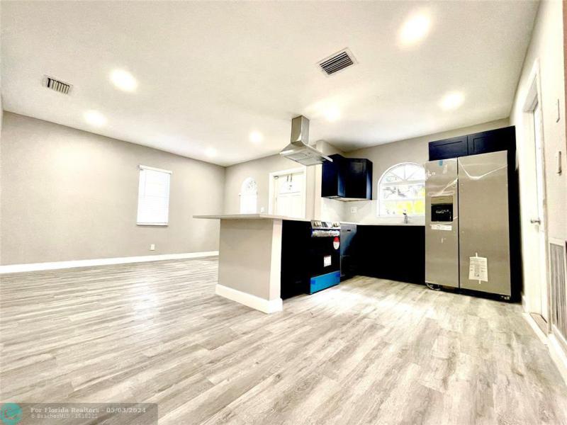  Single Family Homes Photo 6: 1582 NW 7th Ln  Pompano Beach,  FL 33060