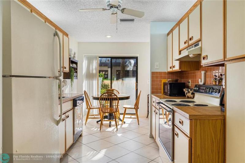  Condo & Townhome Photos