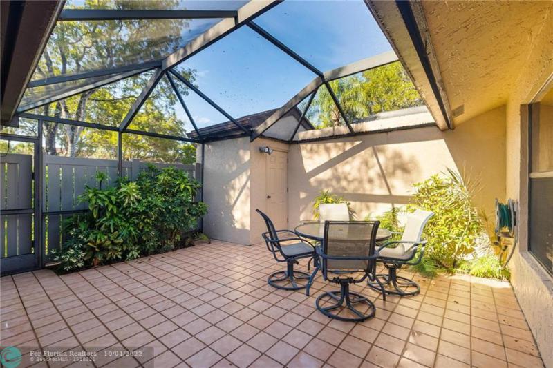  Condo & Townhome Photos