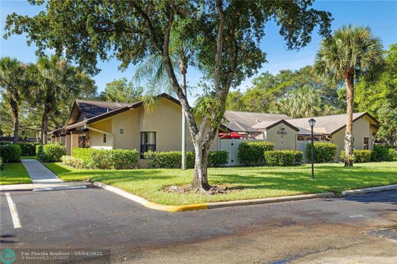  Condo & Townhome Photos