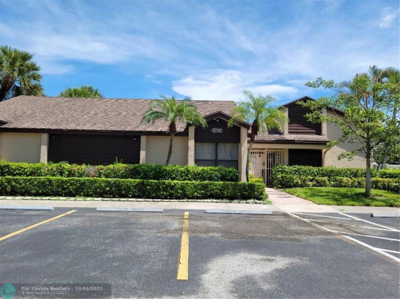  Condo & Townhome Photos