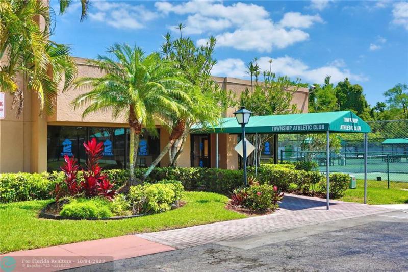  Condo & Townhome Photos