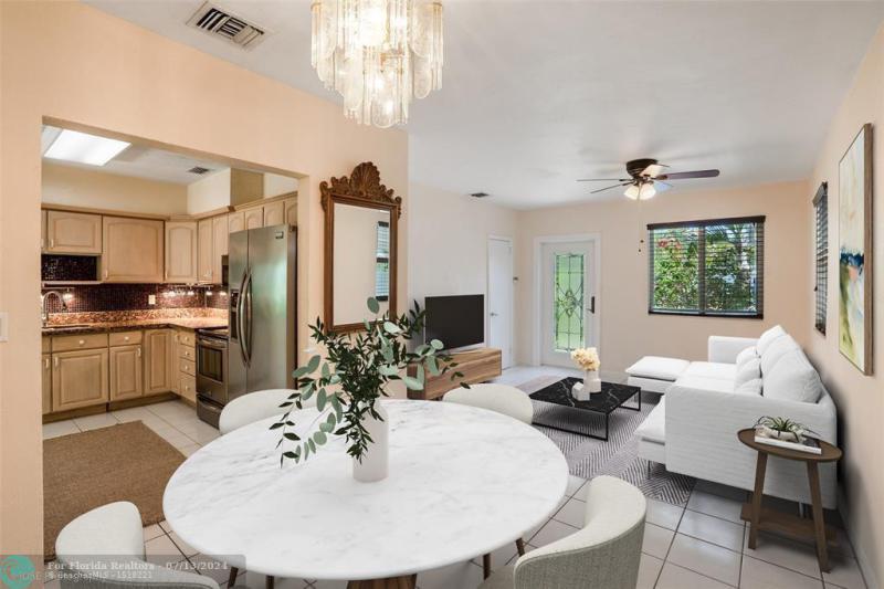  Single Family Homes Photo 2: 1401 SW 19th St  Fort Lauderdale,  FL 33315