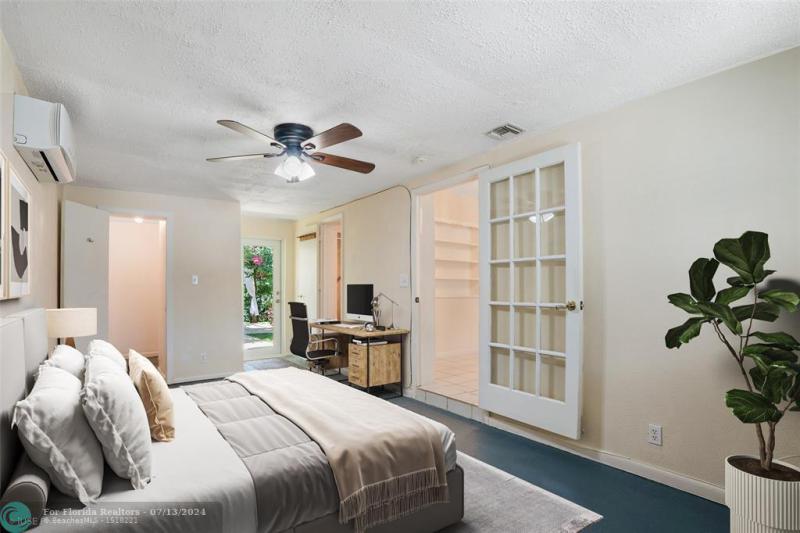  Single Family Homes Photo 4: 1401 SW 19th St  Fort Lauderdale,  FL 33315