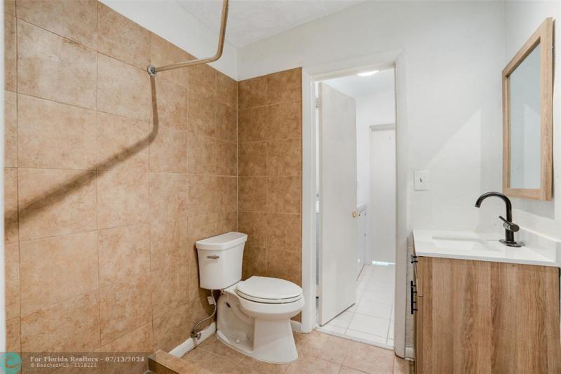  Single Family Homes Photo 7: 1401 SW 19th St  Fort Lauderdale,  FL 33315