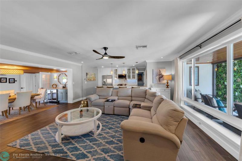  Single Family Homes Photo 10: 4020 NE 16th Ave  Oakland Park,  FL 33334