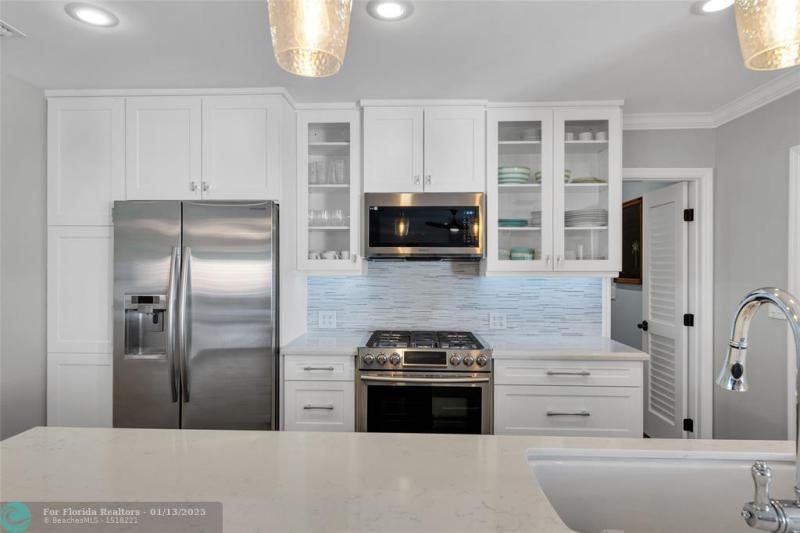  Single Family Homes Photo 19: 4020 NE 16th Ave  Oakland Park,  FL 33334