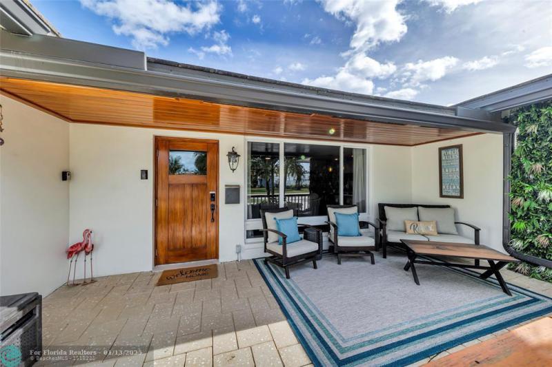  Single Family Homes Photo 5: 4020 NE 16th Ave  Oakland Park,  FL 33334