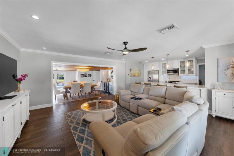  Single Family Homes Photo 6: 4020 NE 16th Ave  Oakland Park,  FL 33334