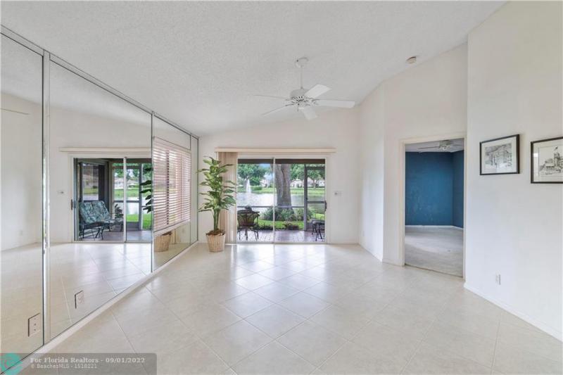  Condo & Townhome Photos