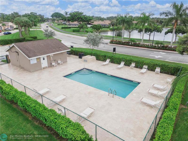  Condo & Townhome Photos