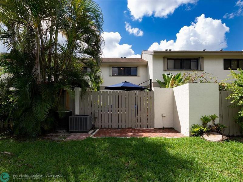  Condo & Townhome Photos