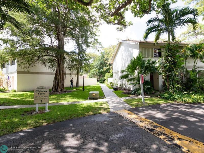  Condo & Townhome Photos