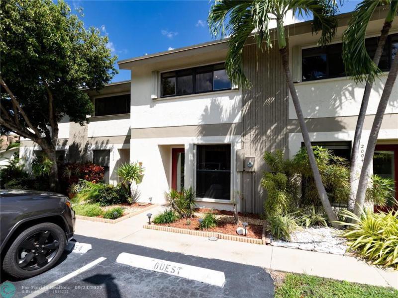 Condo & Townhome Photos