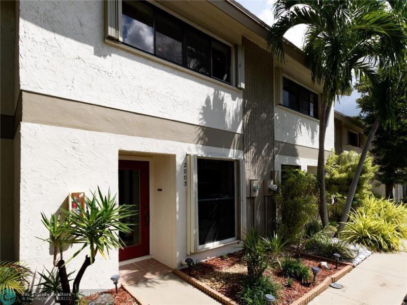  Condo & Townhome Photos