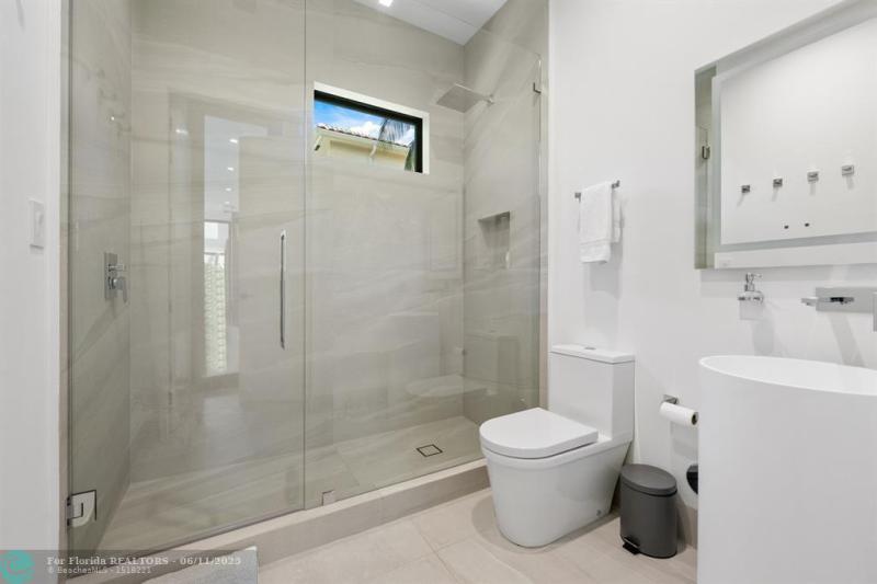  Single Family Homes Photo 38: 31 Pelican Dr  Fort Lauderdale,  FL 33301