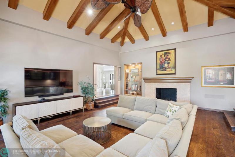  Single Family Homes Photo 10: 90 Compass Ln  Fort Lauderdale,  FL 33308
