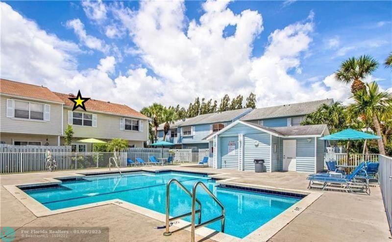  Condo & Townhome Photos