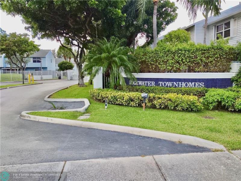  Condo & Townhome Photos