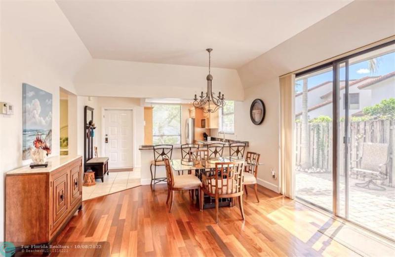  Condo & Townhome Photos