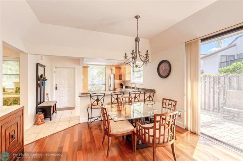  Condo & Townhome Photos
