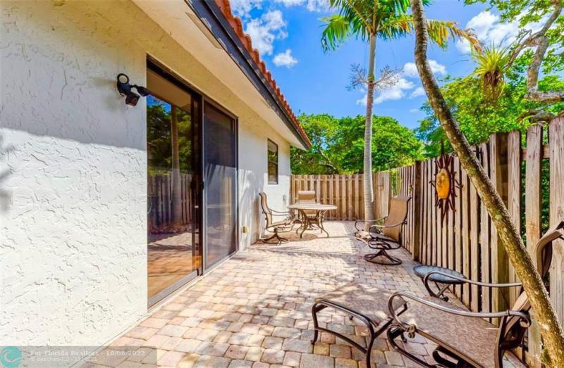  Condo & Townhome Photos