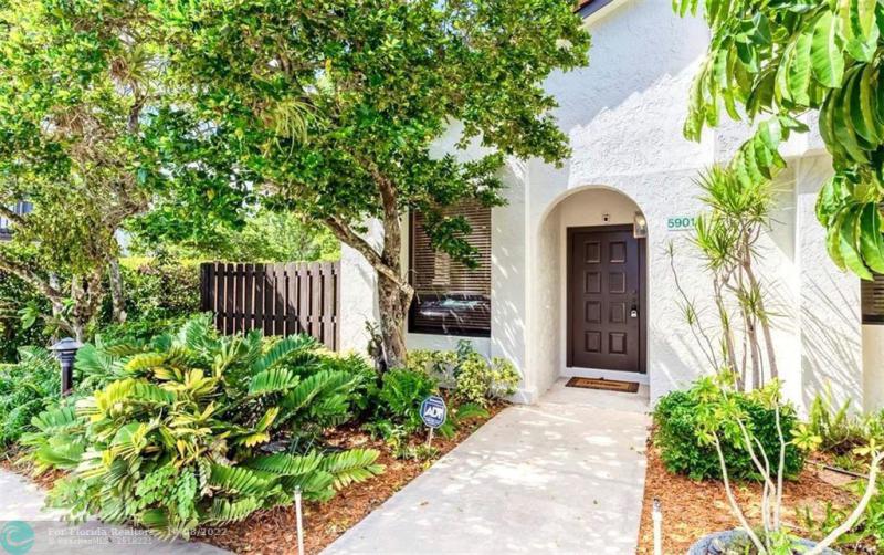  Condo & Townhome Photos