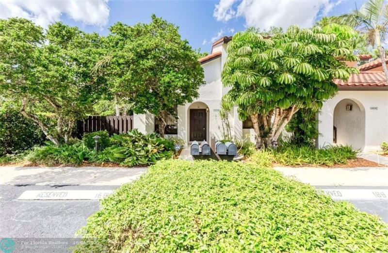  Condo & Townhome Photos