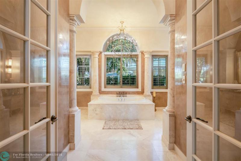  Single Family Homes Photo 20: 2 PELICAN DR  Fort Lauderdale,  FL 33301
