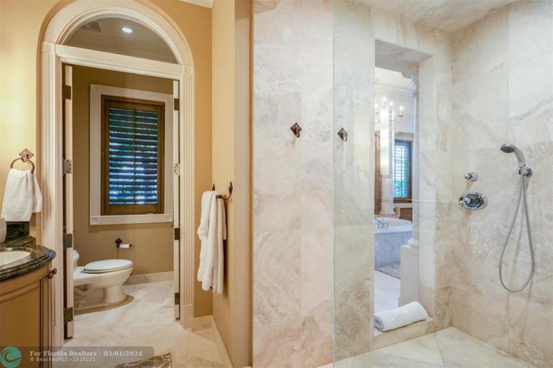  Single Family Homes Photo 21: 2 PELICAN DR  Fort Lauderdale,  FL 33301
