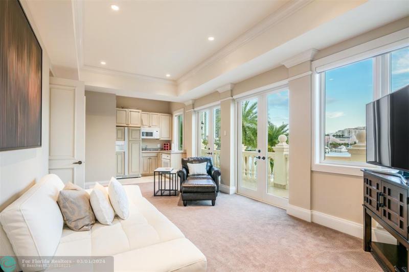  Single Family Homes Photo 26: 2 PELICAN DR  Fort Lauderdale,  FL 33301